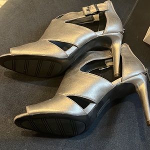 Reaction Kenneth Cole size US 9